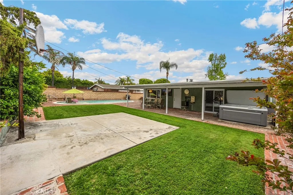1005 E Woodland Lane, Glendora, California 91741 home-pic-42