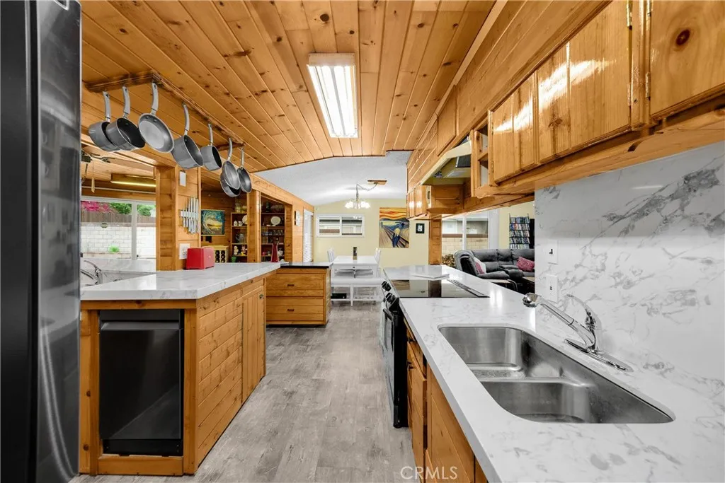 1005 E Woodland Lane, Glendora, California 91741 home-pic-15