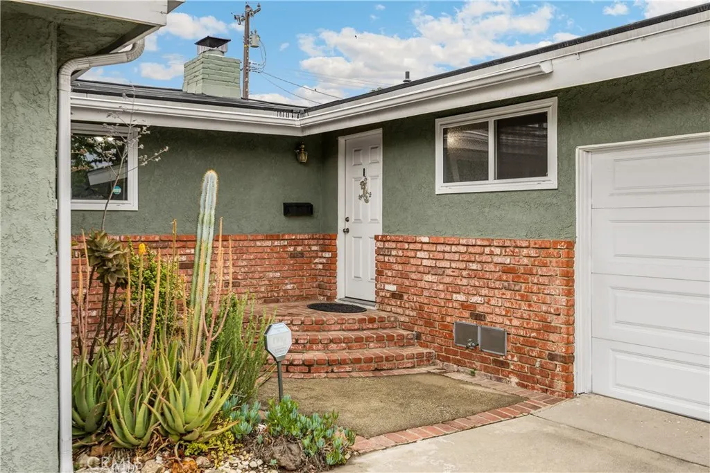 1005 E Woodland Lane, Glendora, California 91741 home-pic-3