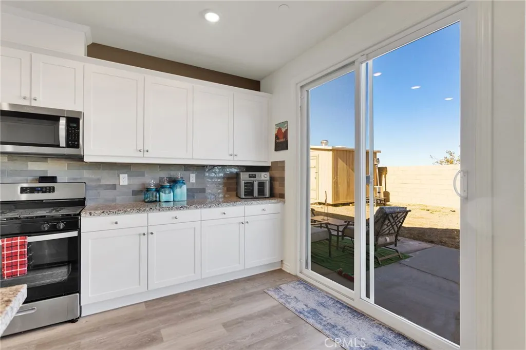 12672 Wycliff, Victorville, California 92392 home-pic-10