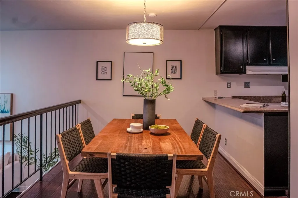 14144 Burbank Boulevard 2, Sherman Oaks, California 91401 home-pic-4