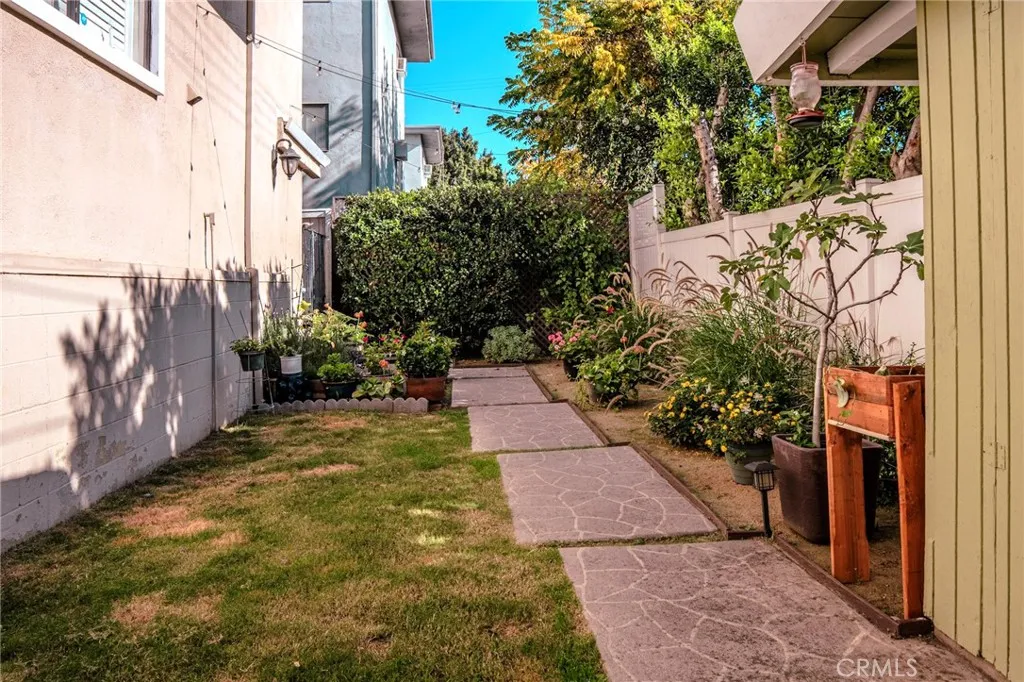 14144 Burbank Boulevard 2, Sherman Oaks, California 91401 home-pic-22