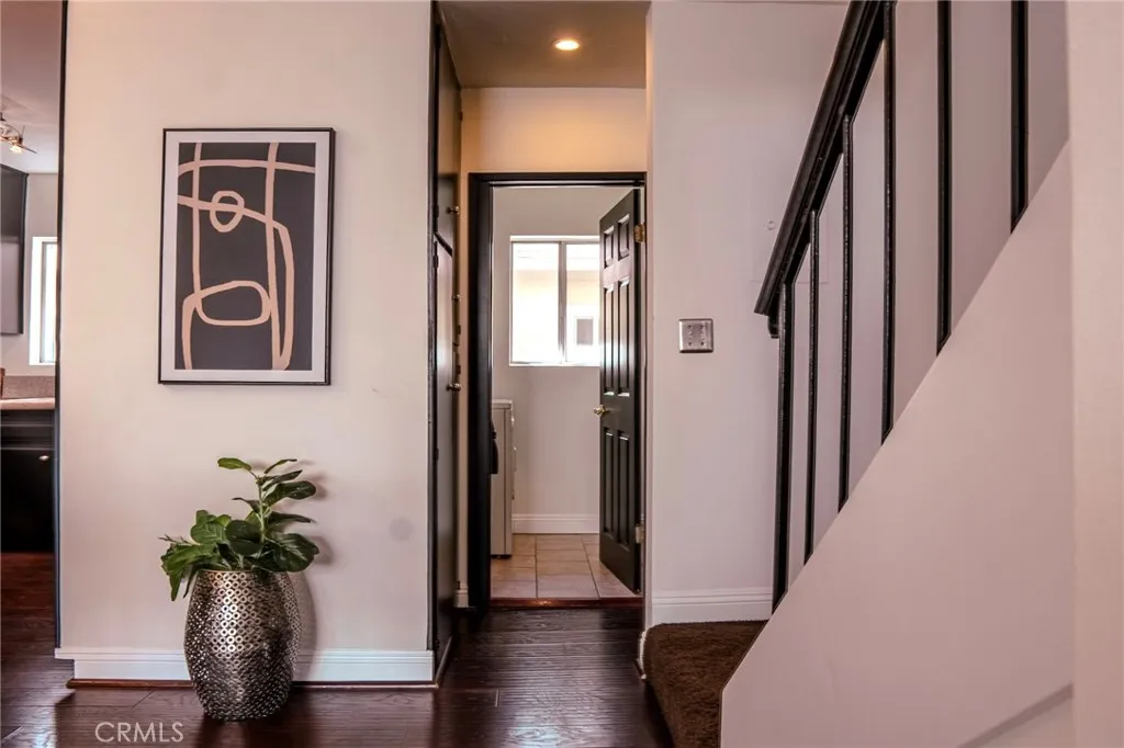 14144 Burbank Boulevard 2, Sherman Oaks, California 91401 home-pic-8