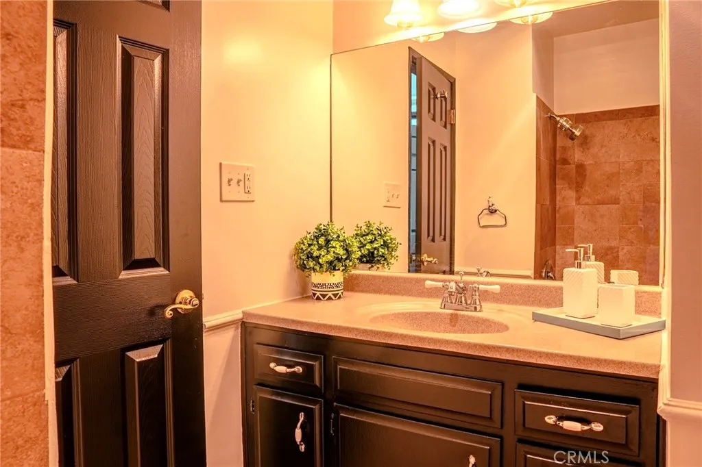 14144 Burbank Boulevard 2, Sherman Oaks, California 91401 home-pic-15