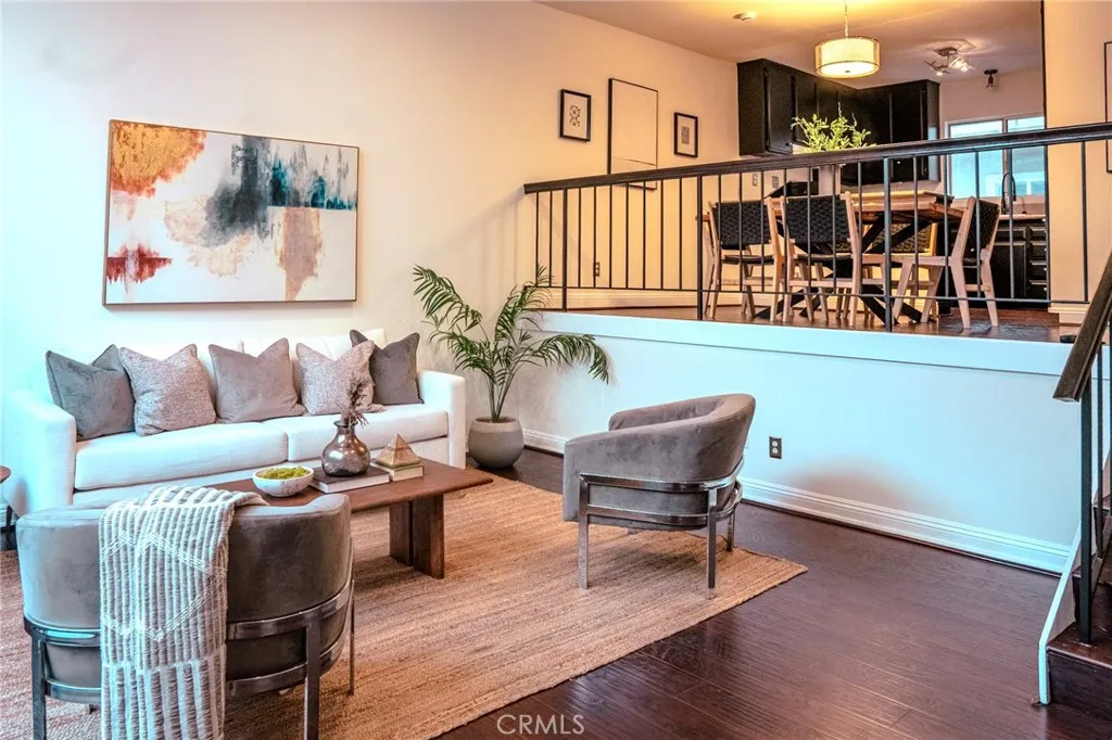 14144 Burbank Boulevard 2, Sherman Oaks, California 91401 home-pic-0