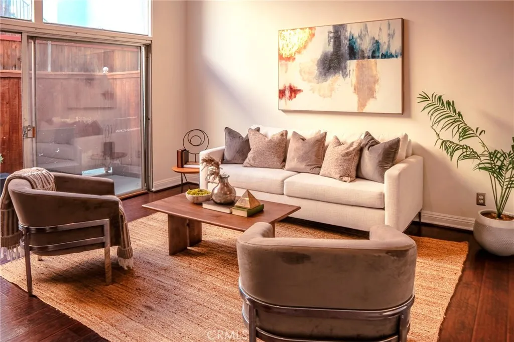 14144 Burbank Boulevard 2, Sherman Oaks, California 91401 home-pic-5