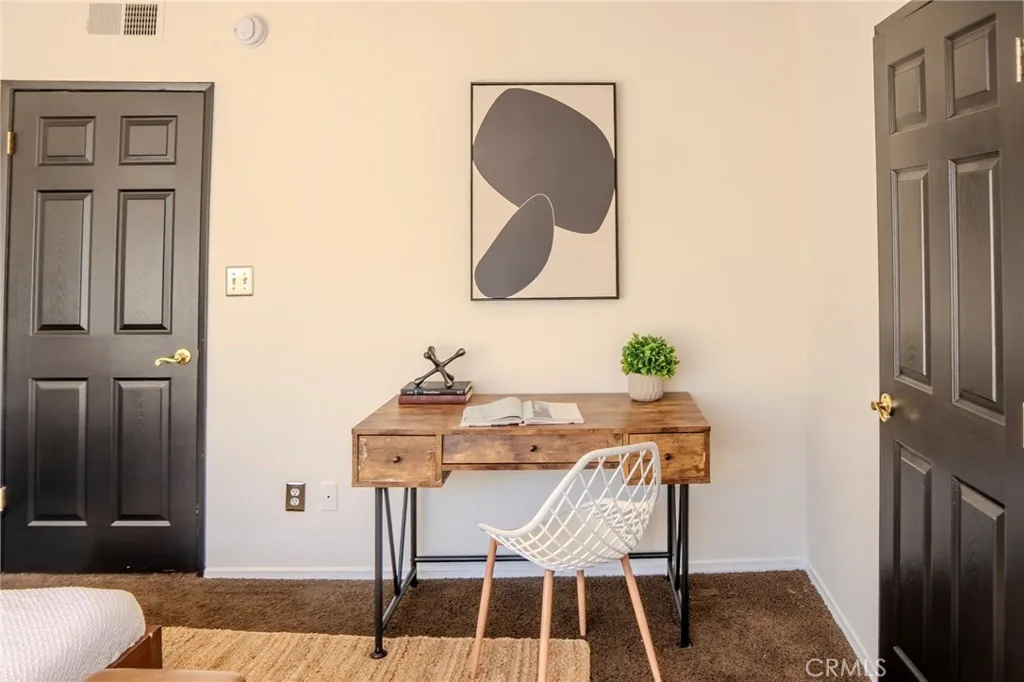 14144 Burbank Boulevard 2, Sherman Oaks, California 91401 home-pic-11