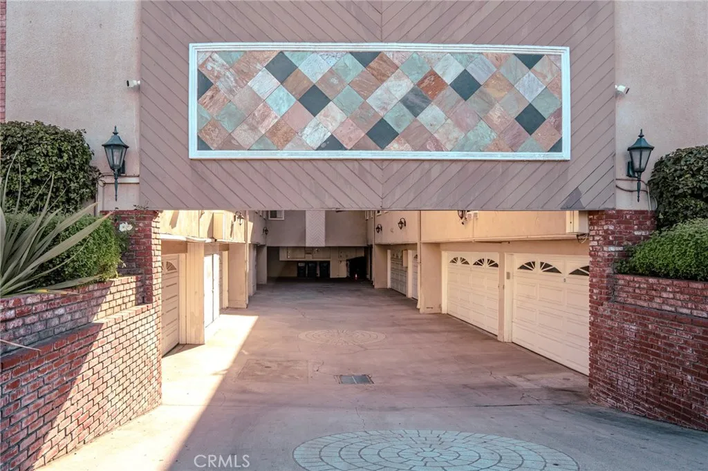 14144 Burbank Boulevard 2, Sherman Oaks, California 91401 home-pic-21