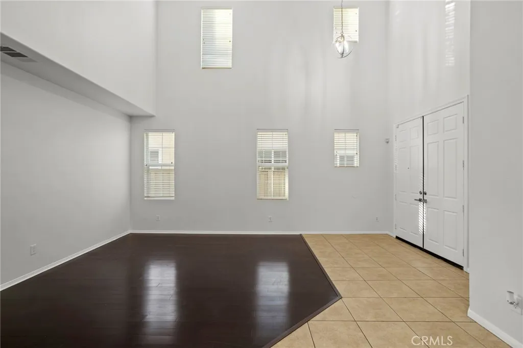 12 Via De La Valle, Lake Elsinore, California 92532 home-pic-5