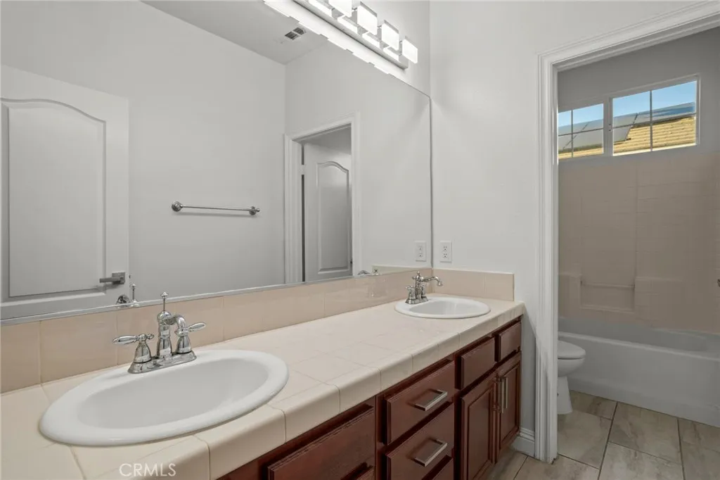 12 Via De La Valle, Lake Elsinore, California 92532 home-pic-26