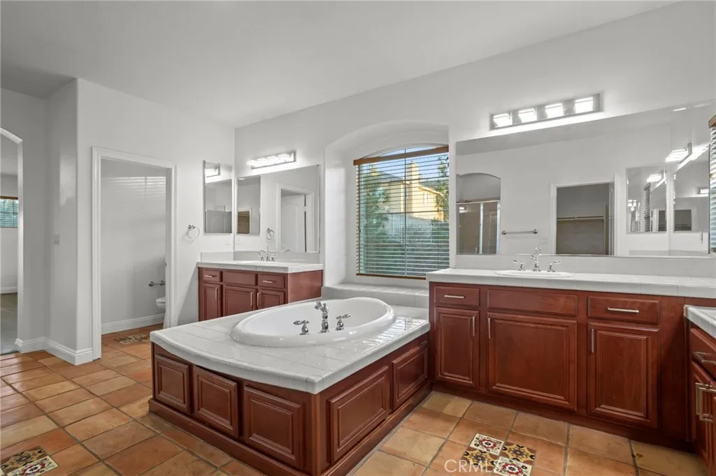 12 Via De La Valle, Lake Elsinore, California 92532 home-pic-29