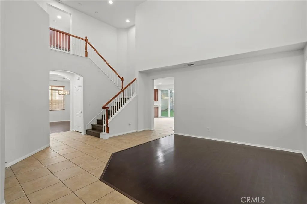 12 Via De La Valle, Lake Elsinore, California 92532 home-pic-4