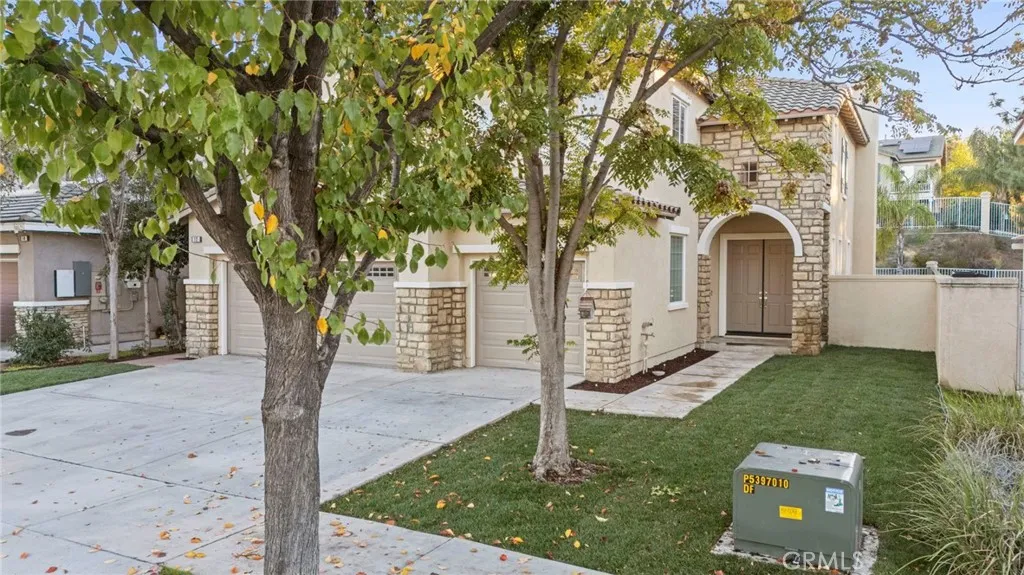 12 Via De La Valle, Lake Elsinore, California 92532 home-pic-35