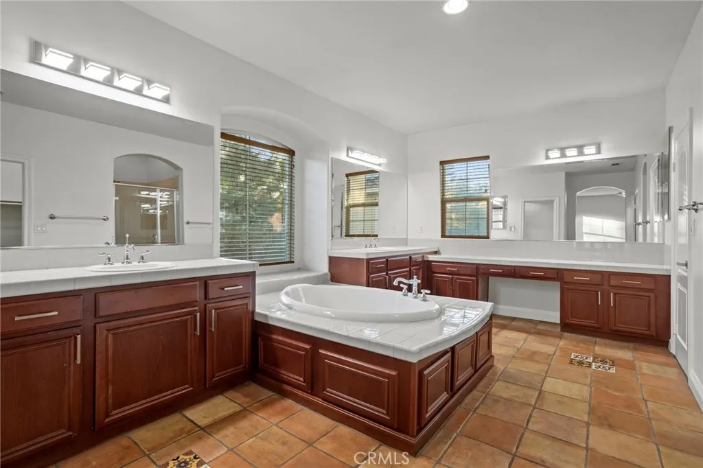 12 Via De La Valle, Lake Elsinore, California 92532 home-pic-28