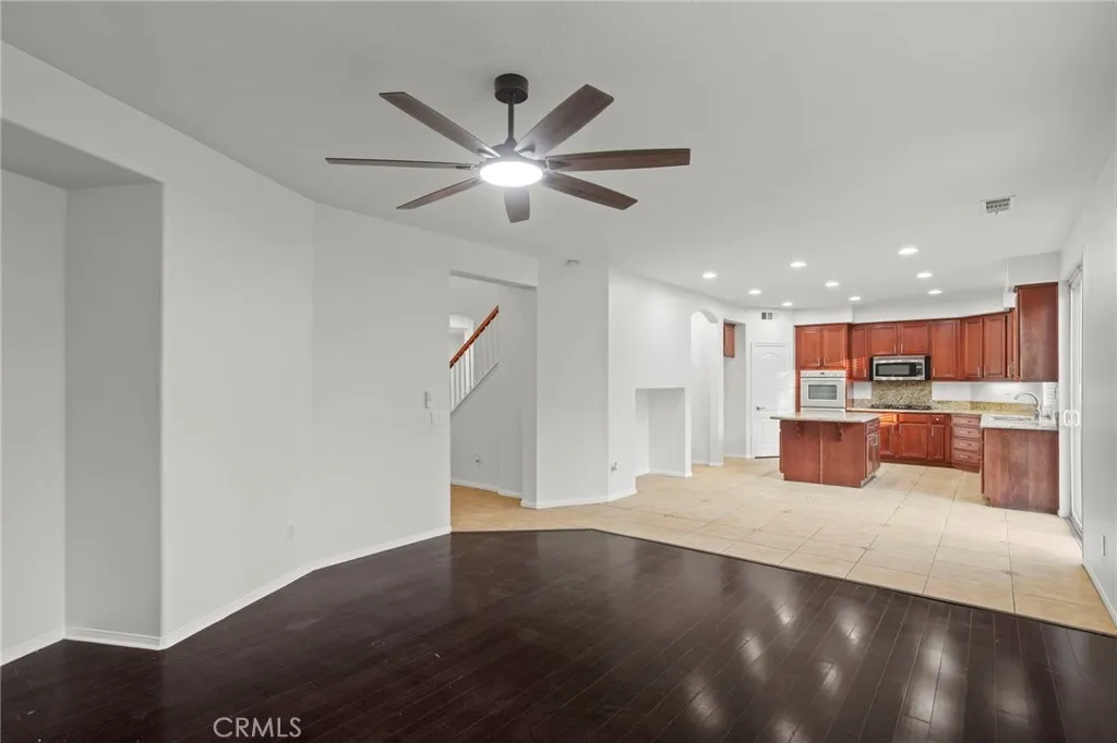 12 Via De La Valle, Lake Elsinore, California 92532 home-pic-9