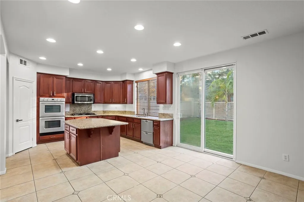12 Via De La Valle, Lake Elsinore, California 92532 home-pic-11