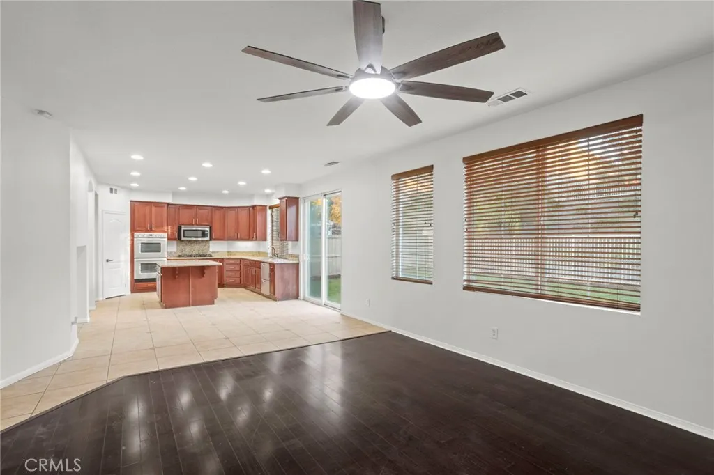 12 Via De La Valle, Lake Elsinore, California 92532 home-pic-8