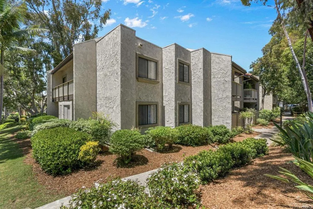 9959 Azuaga Street I-105, San Diego, California 92129 home-pic-1