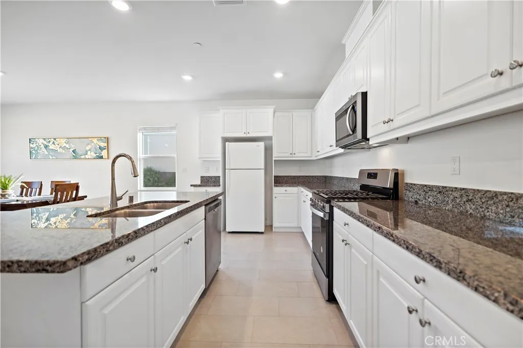 8044 Country Mile Lane, Riverside, California 92507 home-pic-13