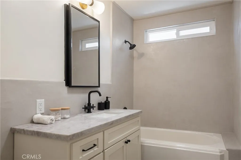 2014 W 84th Street, Los Angeles, California 90047 home-pic-37