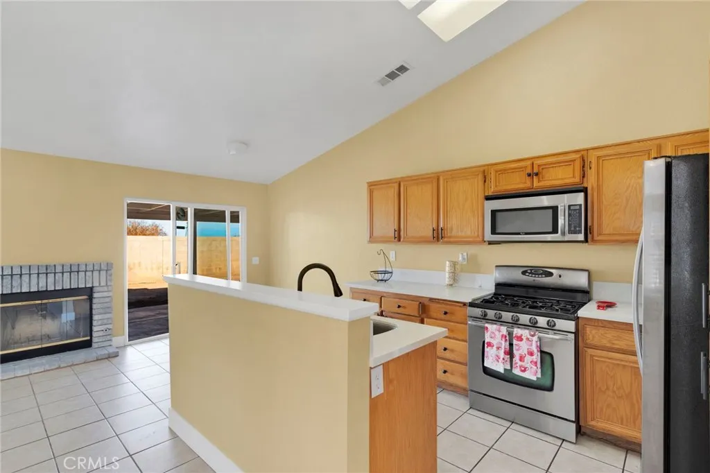 10958 Sherman Way, Adelanto, California 92301 home-pic-9