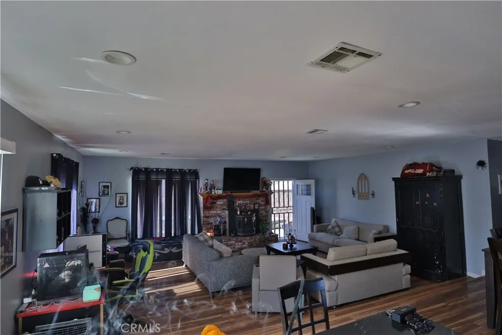 830 W Avenue J4, Lancaster, California 93534 home-pic-4