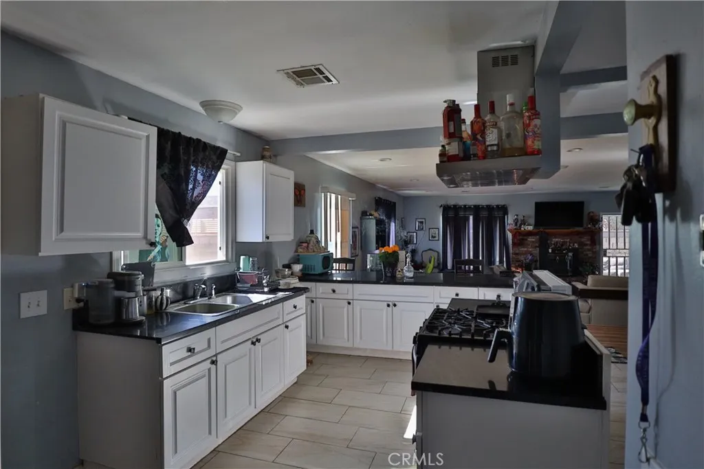 830 W Avenue J4, Lancaster, California 93534 home-pic-10