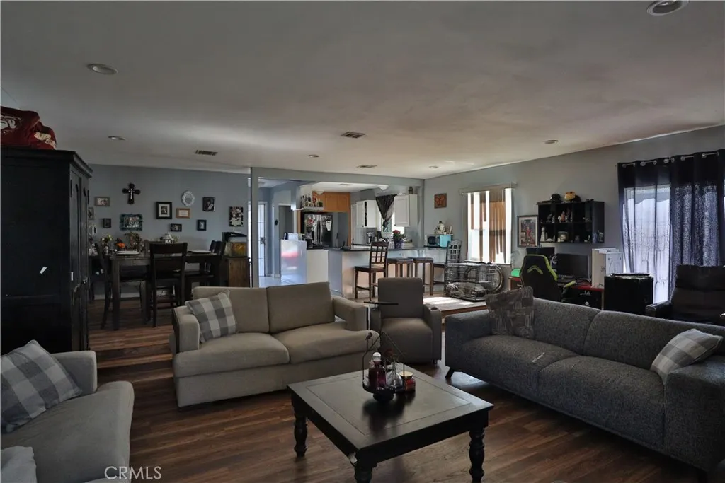 830 W Avenue J4, Lancaster, California 93534 home-pic-6