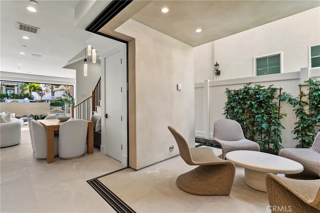 615 Poppy Avenue, Corona Del Mar, California 92625 home-pic-15