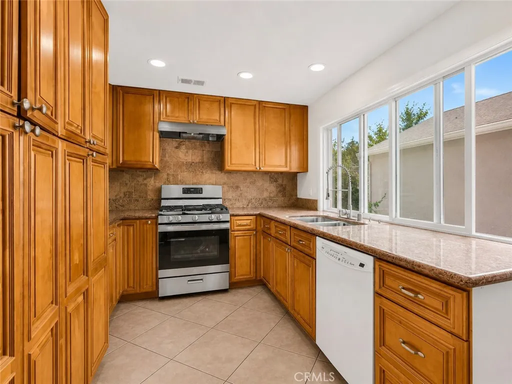 kitchen - granite countertops