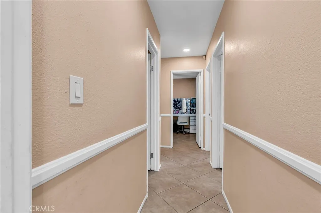 25790 Parada, Valencia, California 91355 home-pic-26