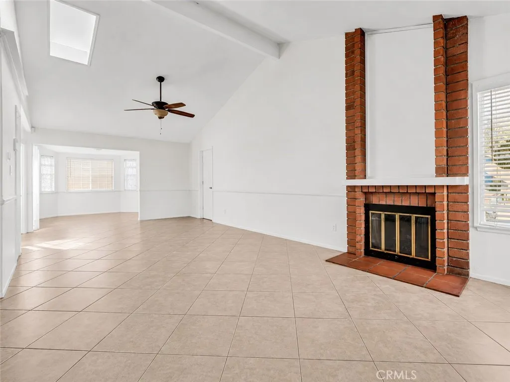 Living room with Fireplace