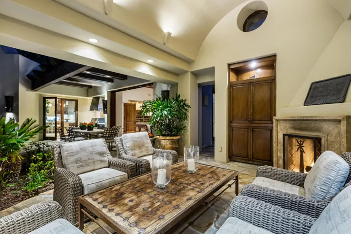 41-print-VN_Peerless_OPMG_1225_041