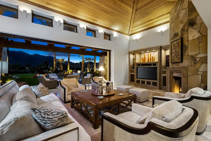 16-print-VN_Peerless_OPMG_1225_016