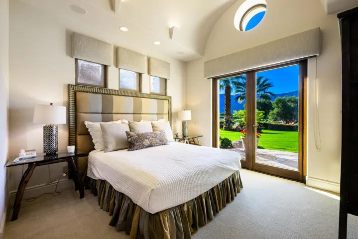 96-print-VN_Peerless_OPMG_1225_096