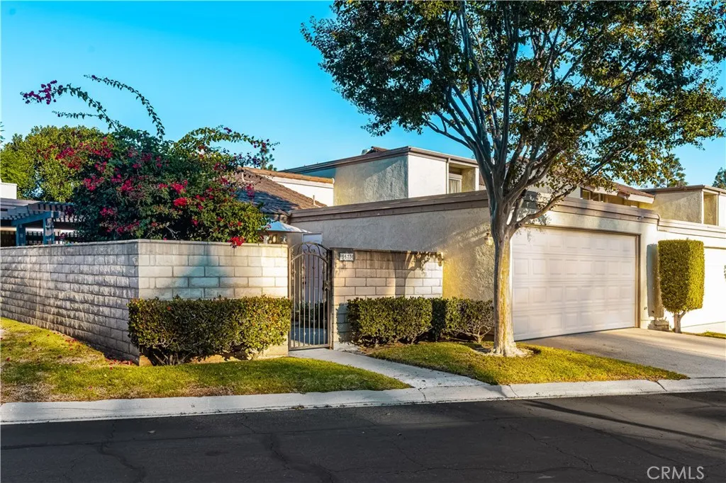 5573 E Vista Del Rio, Anaheim, California 92807 home-pic-1