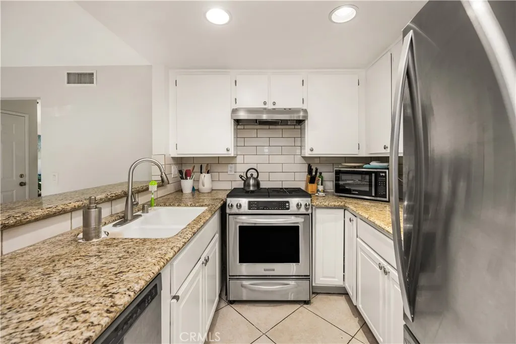 5573 E Vista Del Rio, Anaheim, California 92807 home-pic-16