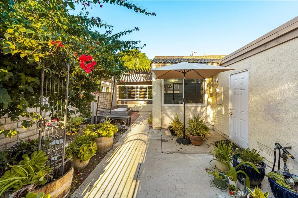 5573 E Vista Del Rio, Anaheim, California 92807 home-pic-0