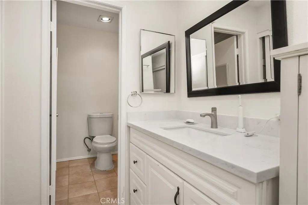 5573 E Vista Del Rio, Anaheim, California 92807 home-pic-21