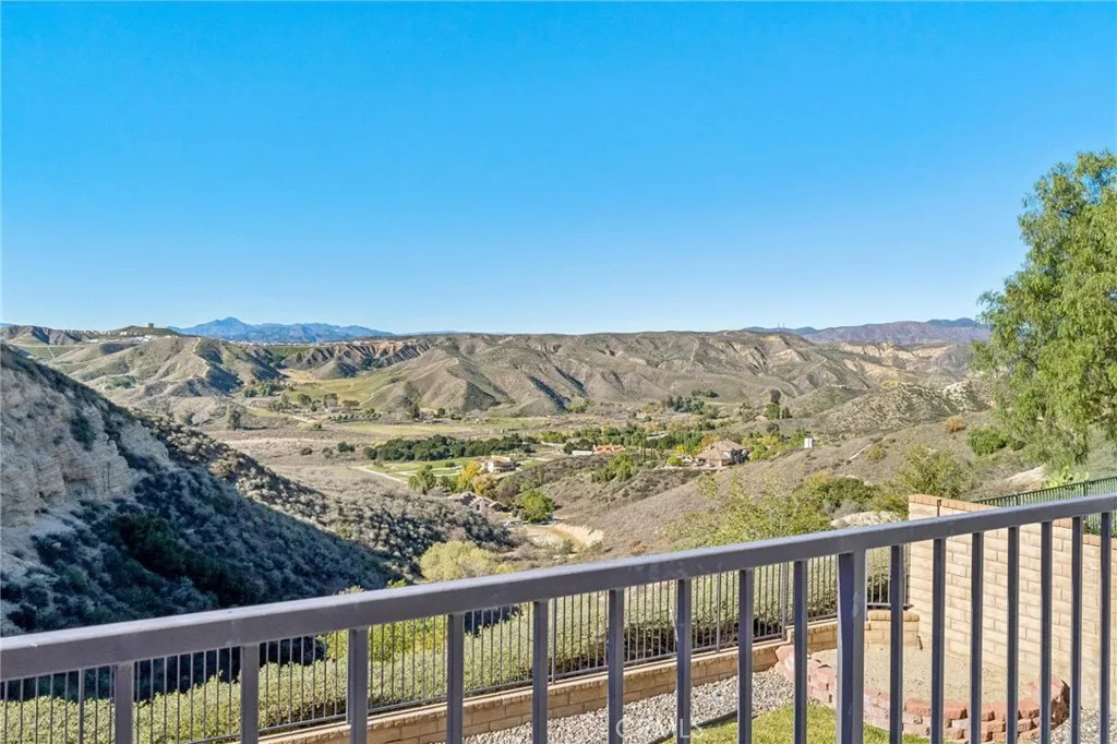 22939 Raintree, Saugus, California 91390 home-pic-24