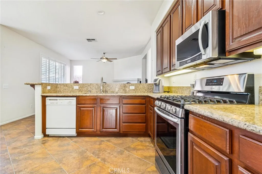 22939 Raintree, Saugus, California 91390 home-pic-12