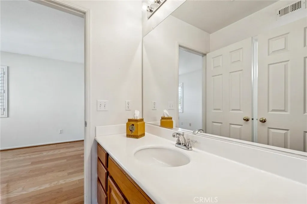 22939 Raintree, Saugus, California 91390 home-pic-28