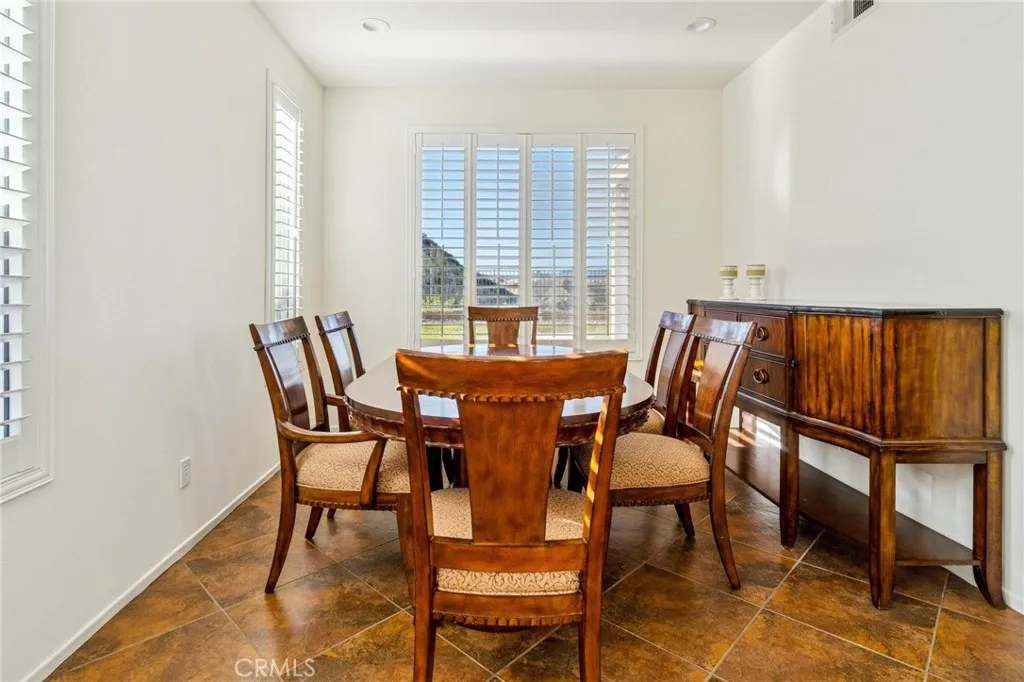 22939 Raintree, Saugus, California 91390 home-pic-7