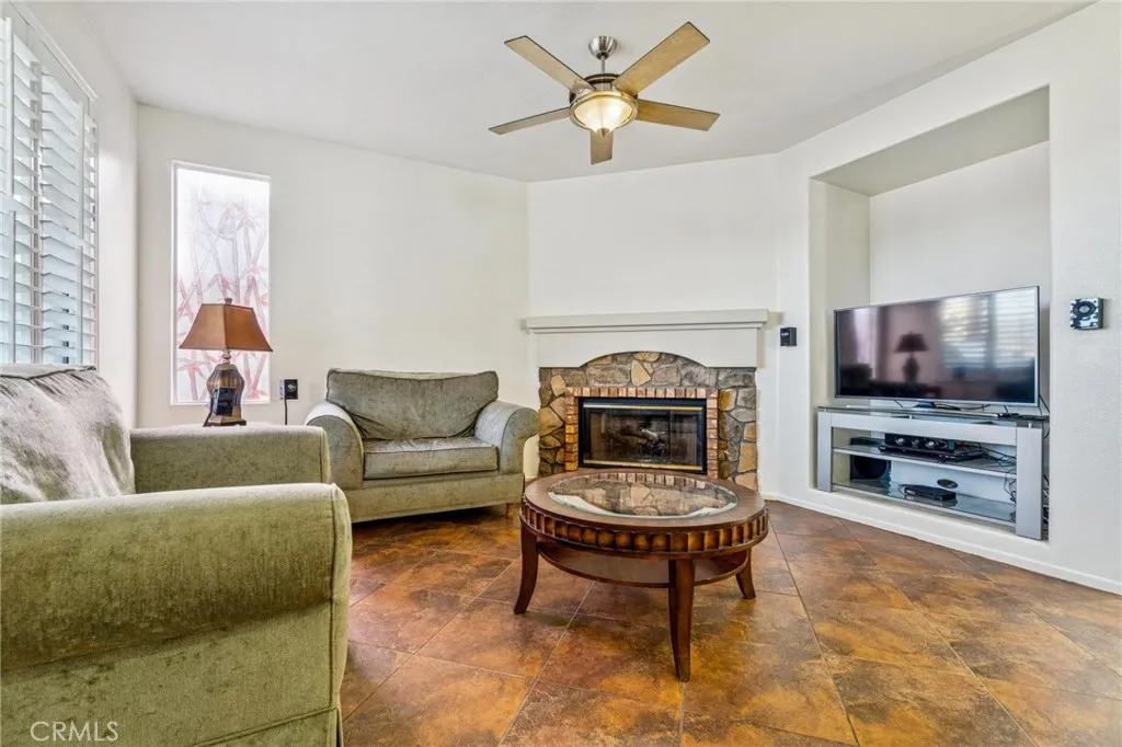 22939 Raintree, Saugus, California 91390 home-pic-9