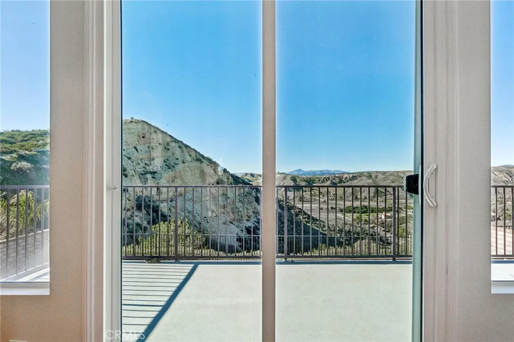 22939 Raintree, Saugus, California 91390 home-pic-23