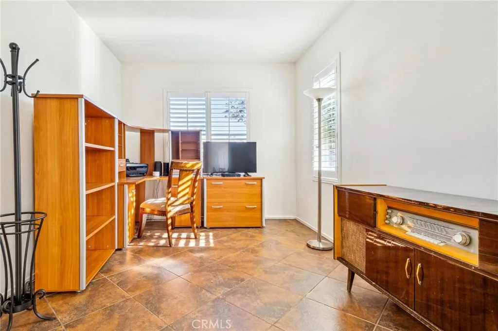 22939 Raintree, Saugus, California 91390 home-pic-15