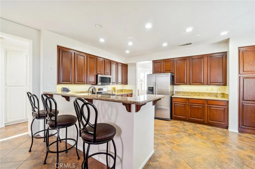 22939 Raintree, Saugus, California 91390 home-pic-10
