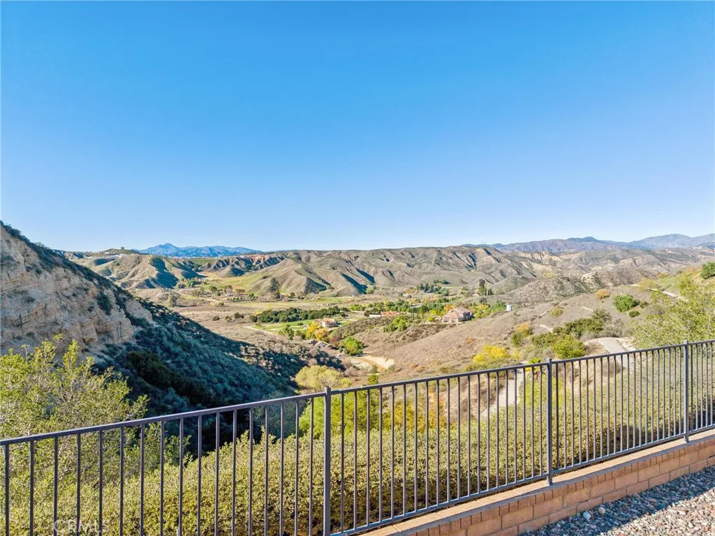 22939 Raintree, Saugus, California 91390 home-pic-38