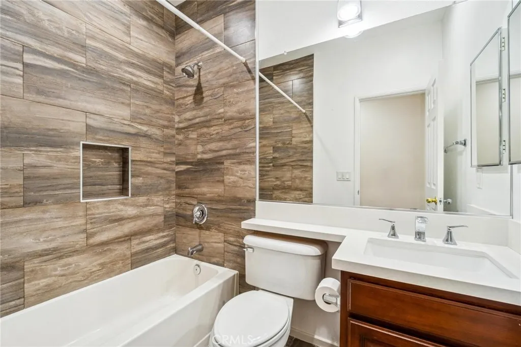 22939 Raintree, Saugus, California 91390 home-pic-14