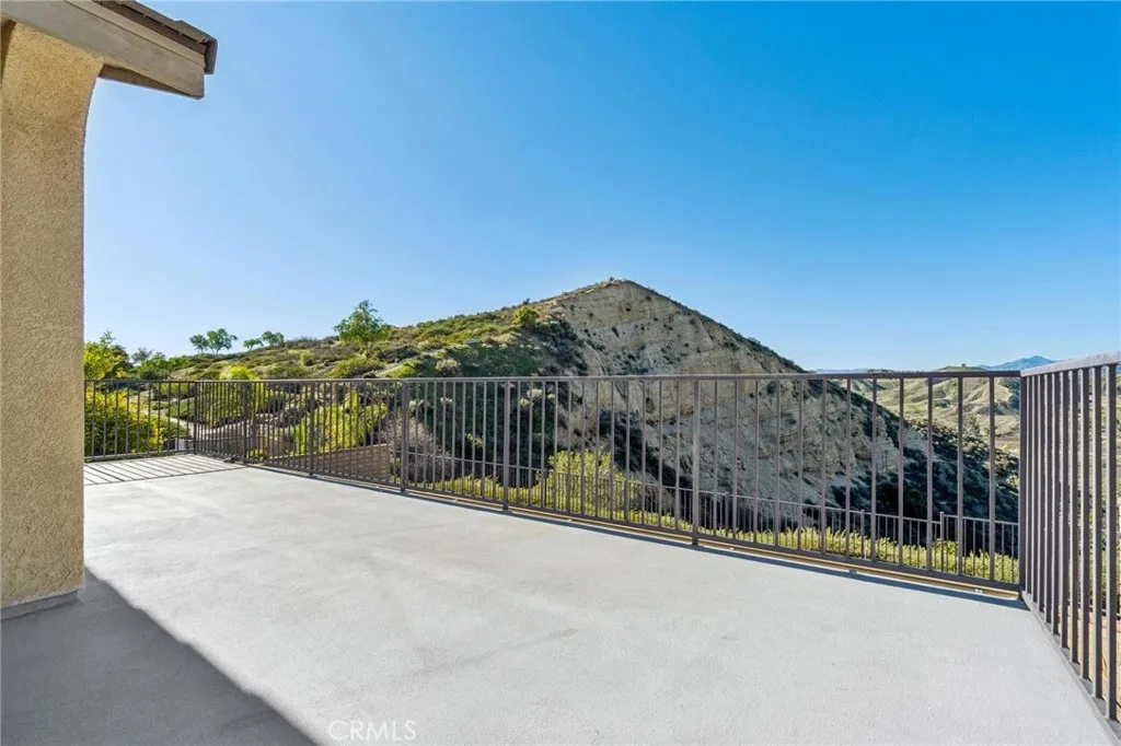 22939 Raintree, Saugus, California 91390 home-pic-25